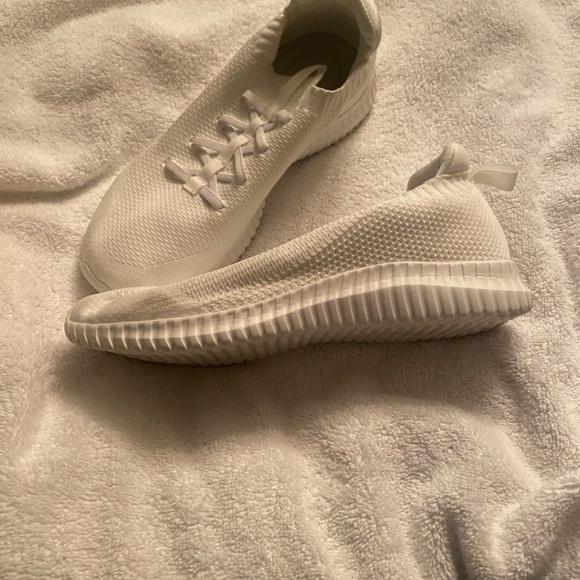 White pull on nurse/ lab shoes size 37 - Picture 2 of 4